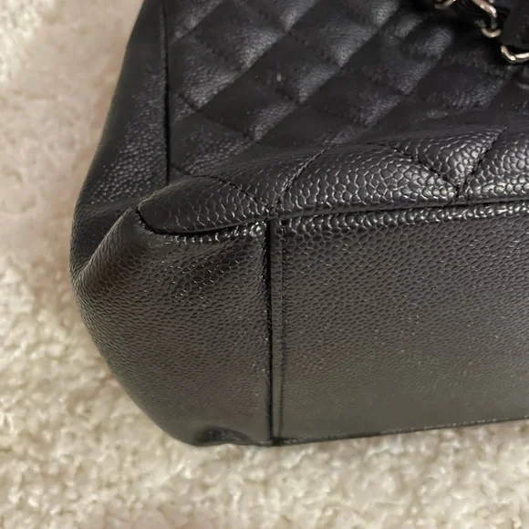 🎉HOST PICK🎉CHANEL Caviar Classic tote - Picture 5 of 10